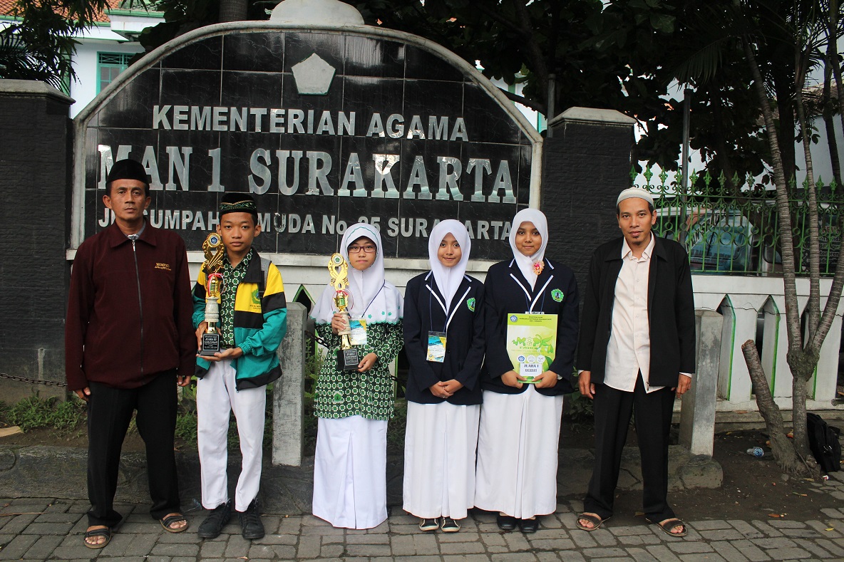 sang Juara 1 & 3 Kaligrafi se-Jawa di MAN 1 SURAKARTA